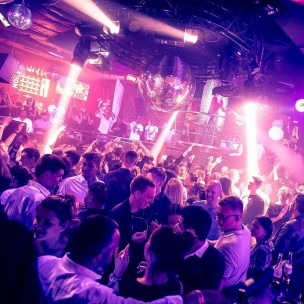 Guided Cocktail Crawl & Nightclub Entry