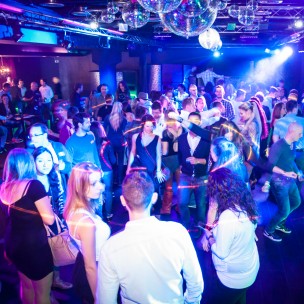 Guided Bar Crawl & Nightclub Entry